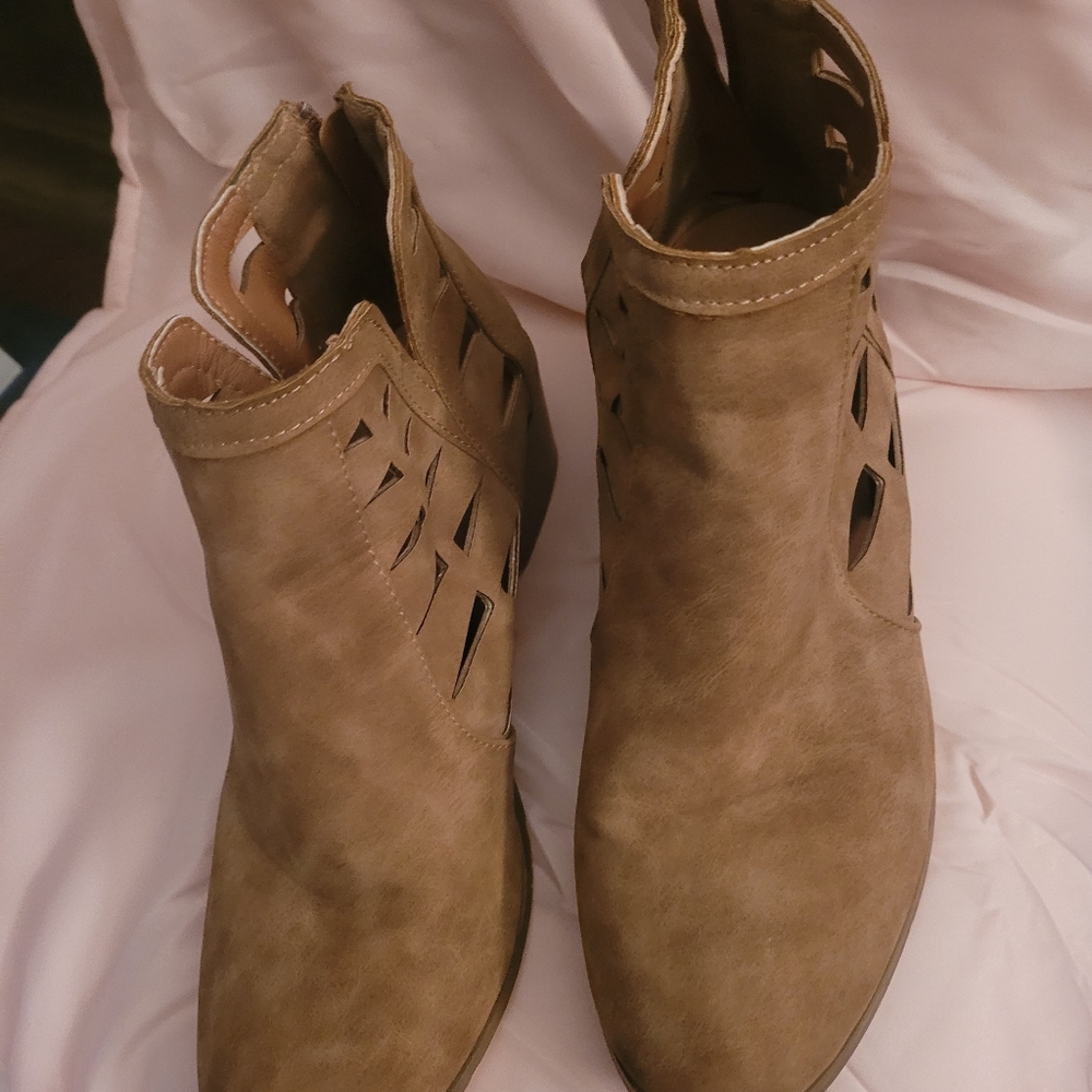 Woman's Shoes